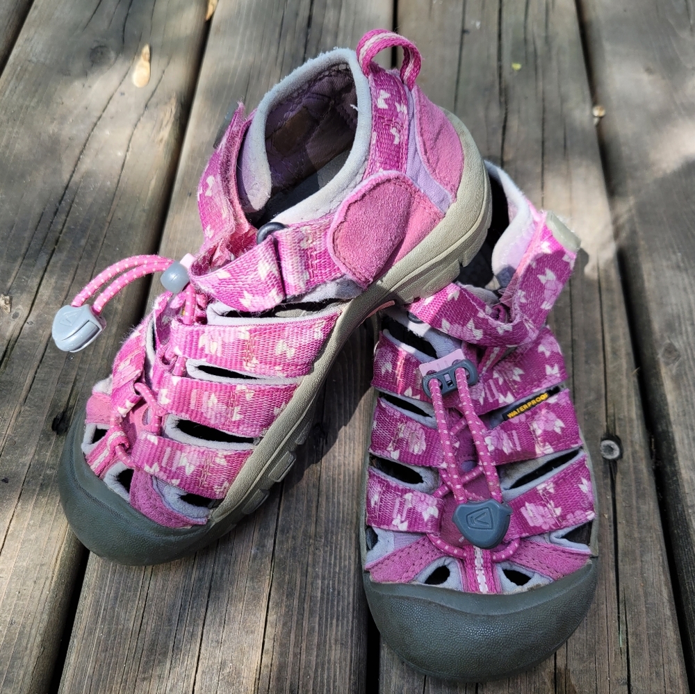 Keen Sandles Big Kids Size 3 Pink Velcro Camping Hiking